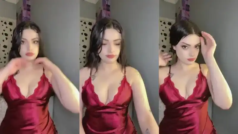 sotwe türbanlı: Beyaz tenli elif kırmızı elbiseyle yayında dekolte veriyor Turk ifsa twitter 