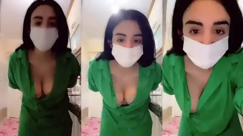 Evli kürt kadın yeşil gömleğini açıp dekolte veriyor Türk ifşa twitter süleyman - Sansürsüz türbanlı nude