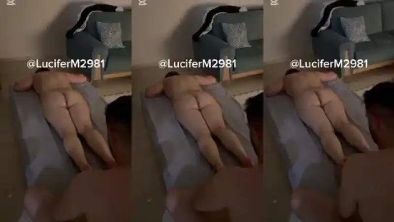 türbanlı porno izle: Çıplak uzanan evli kadının ayaklarına masaj yapıyor Türk ifşa link 