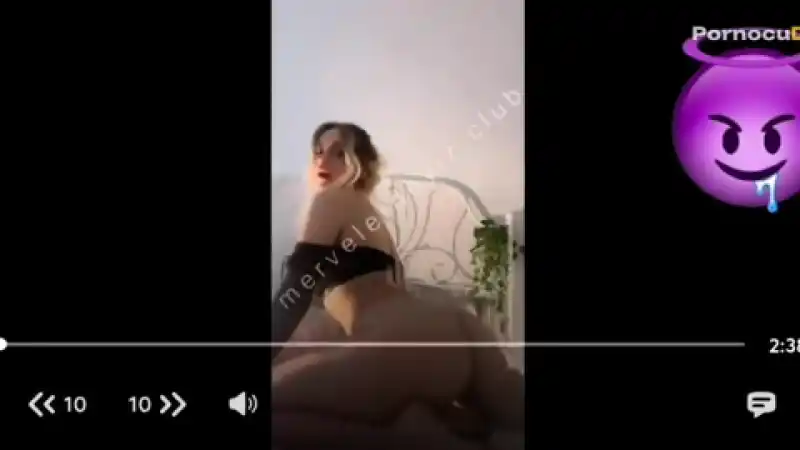 türk porno türbanlı: Gizem bağdaçiçek dildoyla twerk atıyo Türk ifşa porn 