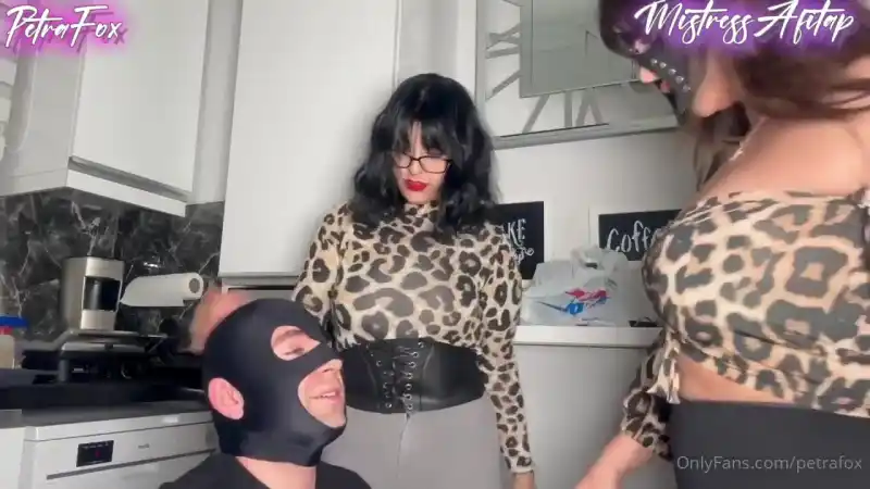 Adamın sikini balon gibi söndürmeyi de biliriz - türbanlı porno izle (Full İzle)