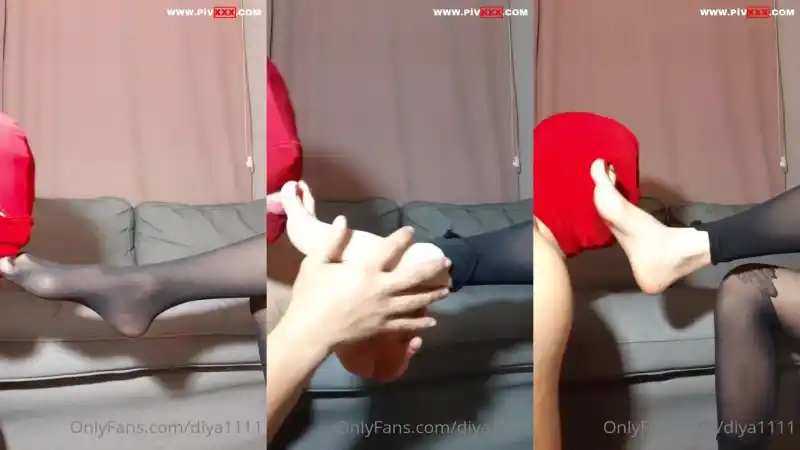 türbanlı nude: Ayak parmaklarımı yala 