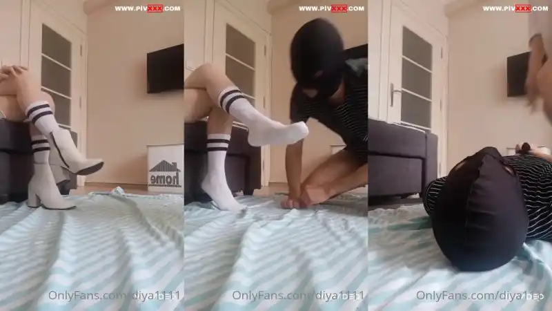 Anca çoraplarımı öpüp koklarsın - türbanlı porn (HD)