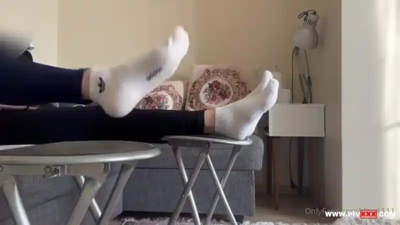 türbanlı türk porno: Bu köle iyi ayak masajı yapıyor 