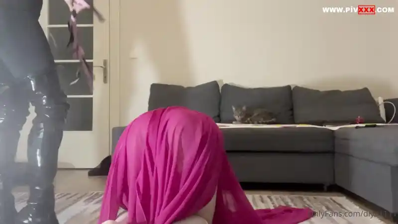 Sissy köleyi domaltıp kırbaçladık - Bedava türk porno