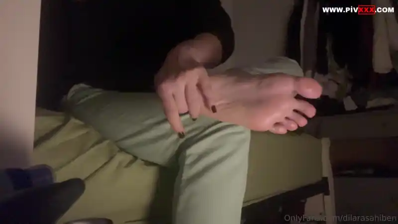 Spontane bi gece rutinine dahil oluyorsun! - Sansürsüz türbanlı porn