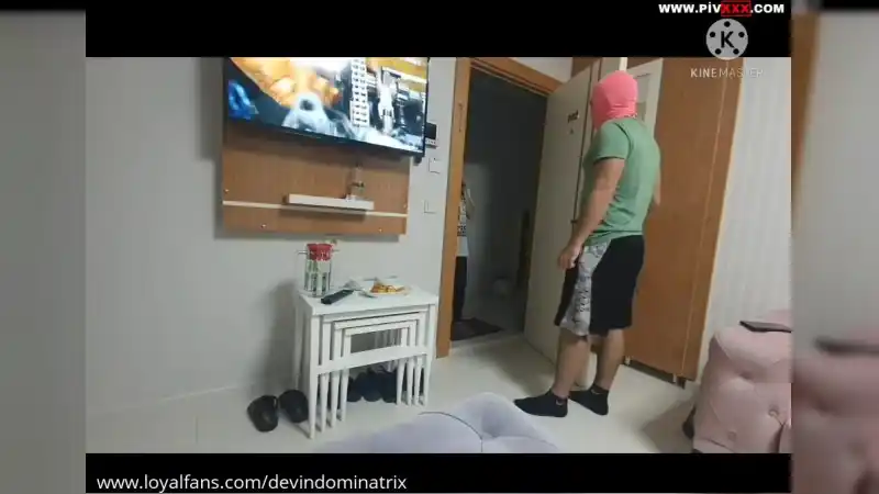 türbanlı sakso: Üst komşu üst komşu videosu; aşağılama, ayak fetişi, dayak, derin ayak, dominasyon, nefes kontrolü, rol oyunu, yüze oturma etiketiyle dominatrix devin tarafından 