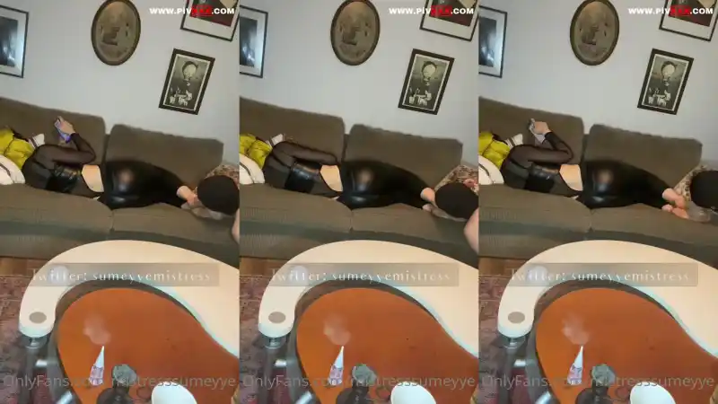 Ben koltukta keyif çatarken o ayak tabanlarımı bir güzel yalamakla meşguldü - HD türbanlı porn