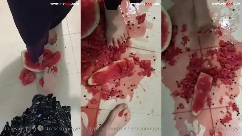 porno türk türbanlı: Fruit crush video with double mistress 