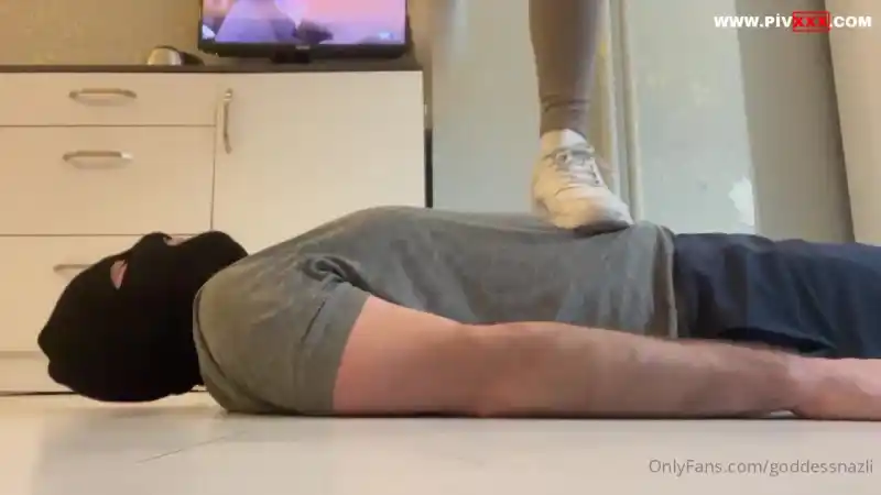türbanlı sex: He pays me to crush him 