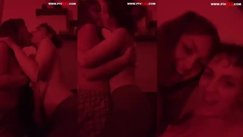Lezbiyen sevişme - Türkçe Altyazılı porno türbanlı