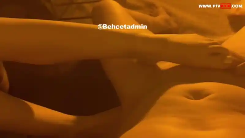 Türk yıldız neslihan güneş full hd yatak keyfi - türk porno türbanlı (HD)