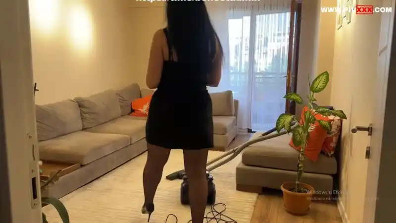 Talya burcu, topuklu ayakkabısı ile ev temizliği bahane, kalçam şahane - Bedava twitter türbanlı porno