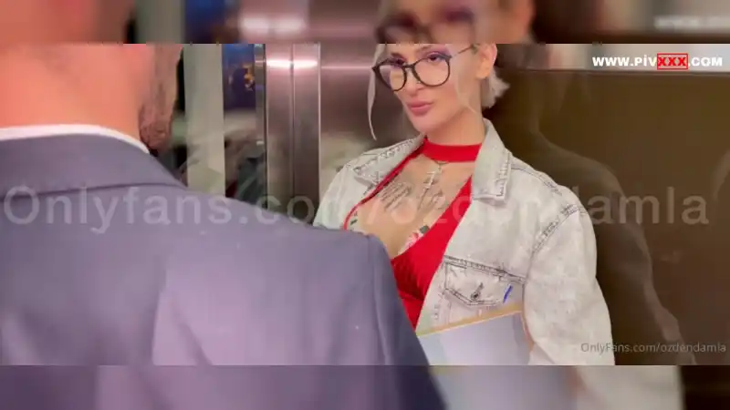 Ofisten iş arkadaşıma verdim - Sansürsüz türbanlı sex