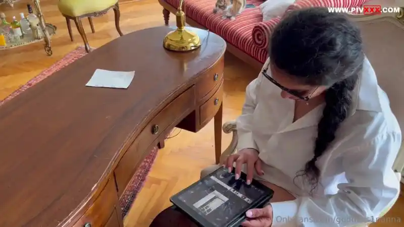türbanlı pornoları: Dişi ayak kölesi 