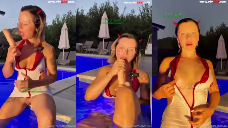 türbanlı pornosu: Şeytan kostümlü nightmeal havuzda dev dildo emiyor ve yalıyor 