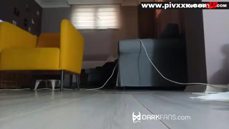 Türk sahibe köleyi ayakla ezip ağzına içiyor, ezik köpekler i̇çin! - Bedava türk porno