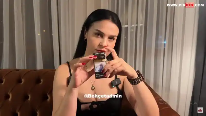 Talya üstünel: kameraya ayaklarını gösterdi - porno türbanlı (HD)