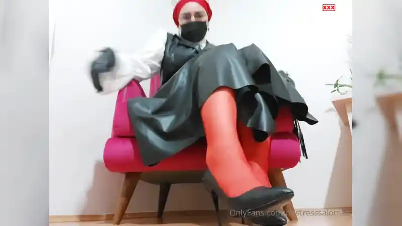 Bu ayaklarla sizi dışarıda bile köle ederim dayanamazsınız fetişler • queen salome - Bedava porno türk türbanlı