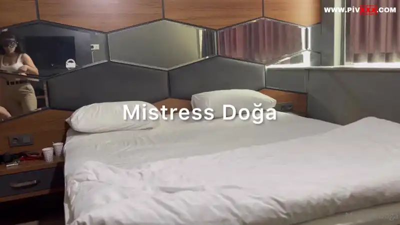 Güzel güzel ayaklarımı yalayacağını mı düşündün ezik piç kurusu seni • mistress doğa - Full İzle porno izle