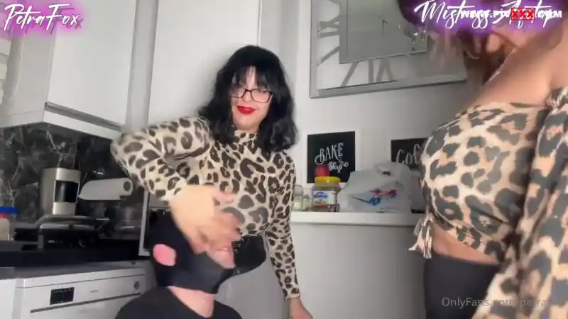 türbanlı porn: Adamın sikini balon gibi söndürmeyi de biliriz • petra fox 