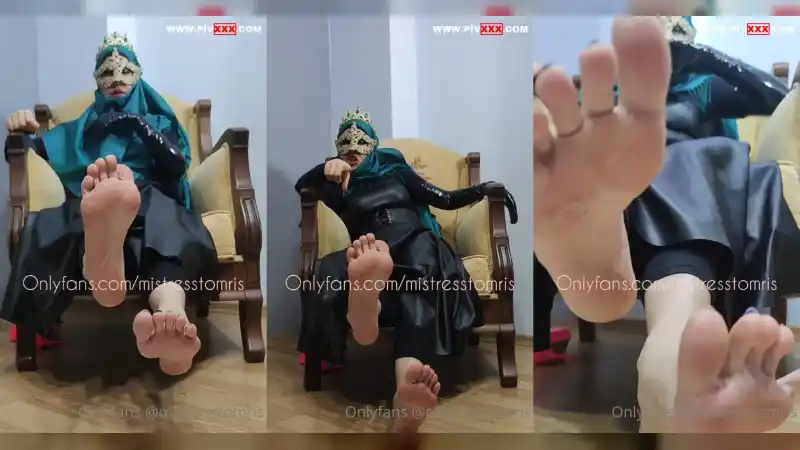 Ayak tabanlarıma bak • mistress tomris - Sansürsüz türbanlı ifşa twitter
