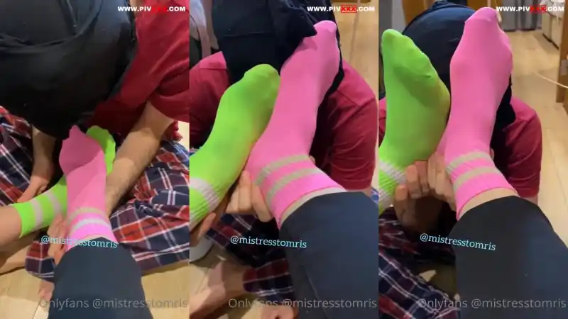 türbanlı: Spor çorap fetişlerine özel çift sahibe terli ayak koklatmaa • mistress tomris 