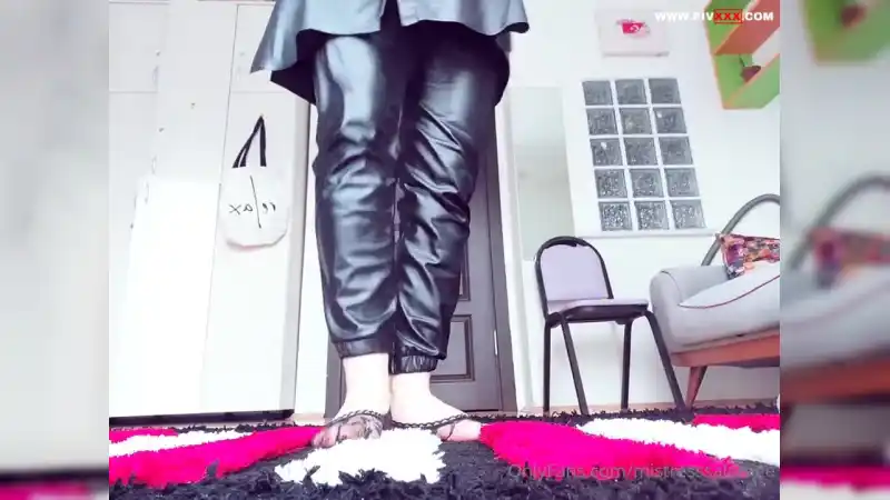 Hepinizi kölem ve ayağımın fetişi yapacağım • queen salome - Türkçe Altyazılı türbanlı porn