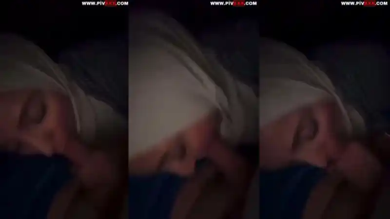 twitter türbanlı porno: Türbanlı kadın erkek arkadaşına sakso çekliyor 