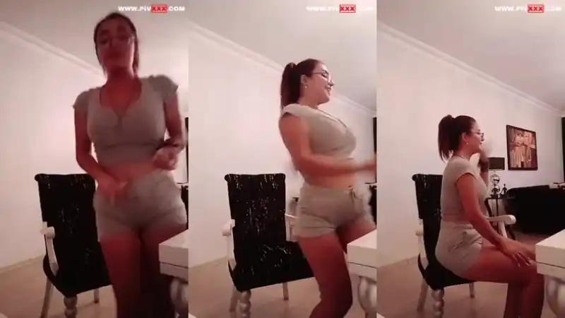 Esmer madam naz evde kıvırıp poz veriyor - türk porno (Türkçe Altyazılı)