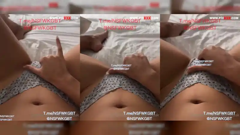 Ece özbudak külotunu sıyırıp amını parmaklıyor - Türkçe Altyazılı türbanlı pornosu