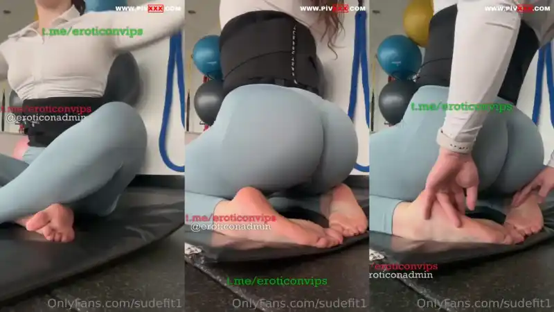 türbanlı: Sudefit sude ruby mavi taytla yoga yapıyor ayak ve kalça şov 