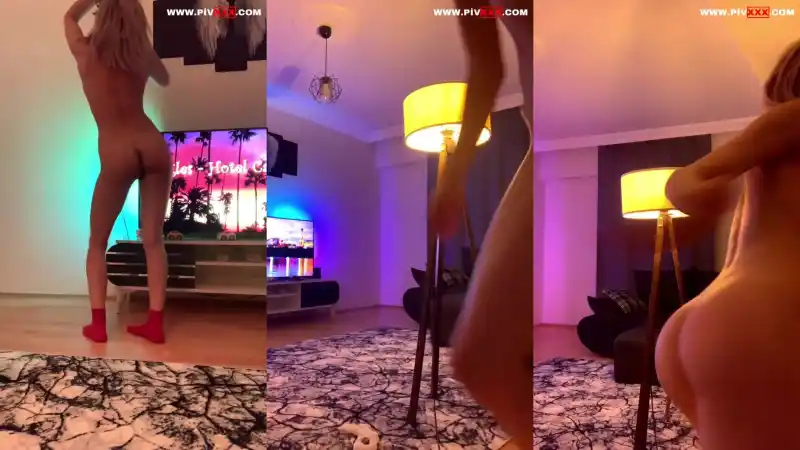 türk türbanlı pornoları: Tango açi sarışın güzellik webcam şovda çıplak dans edip amını okşuyor 