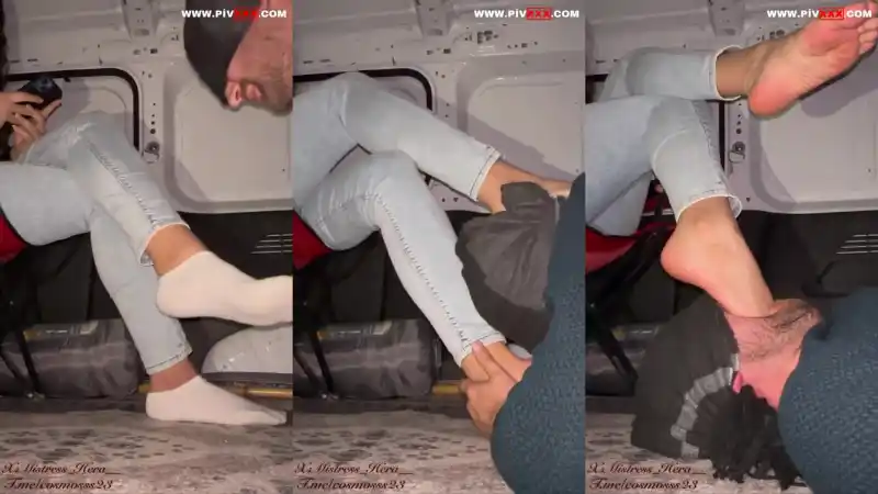 türbanlı sex: Tam bir ayak yalama makinası 