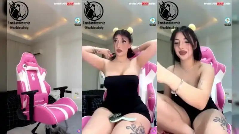 türbanlı sikiş: Senaave tango webcamde saç fırçasıyla oynuyor 