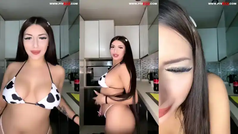 türbanlı sex twitter: Senaave tango inek bikinisinde mutfakta kalçalarını sallıyor 