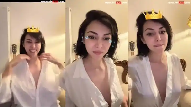 Şeydanur tunç webcamde gömleğini açıp adamı azdırıyor - türbanlı ifşa twitter (Yeni 2026)