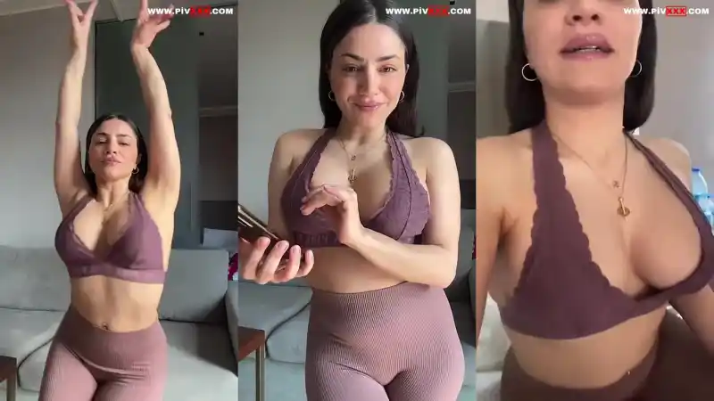 porno izle: Serpil cansız pembe tangada kalçalarını sallıyor 