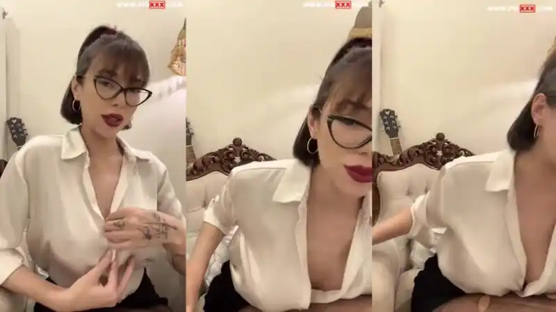 Şeydanur tunç gözlüklü haliyle dekolte açıp azdırıyor - Bedava türbanlı porn