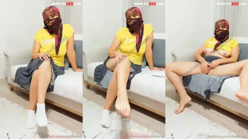 Evli elif burak türbanlı karısı soyunup amını parmaklıyor - Bedava türbanlı nude