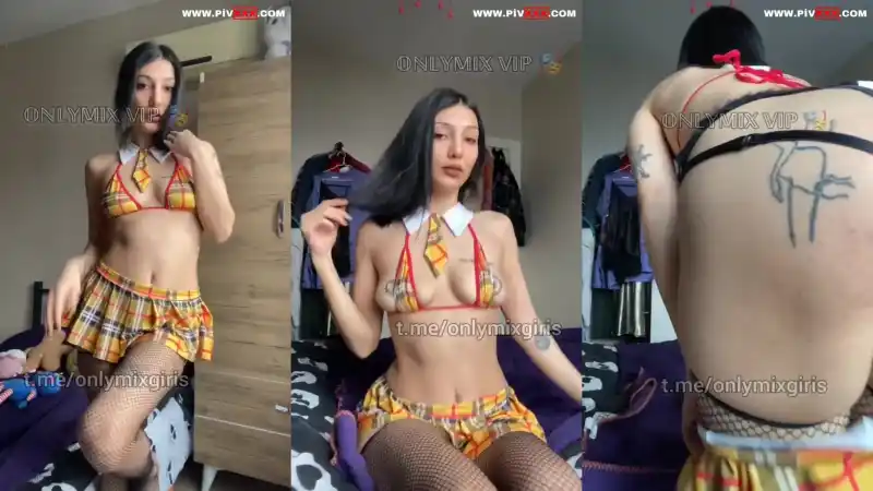 Yasmin tango üniversiteli kıyafetiyle i̇ç çamaşırına kadar soyunuyor - türbanlı porno izle (Yeni 2026)