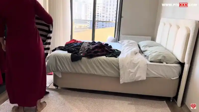 Fatma ile her telden ev temizliğinde eğiliyor - Bedava türk türbanlı pornoları