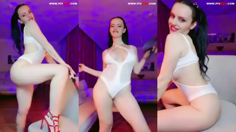 twitter türbanlı porno: Ece hub beyaz bodysinde kırbaçla azgın şov yapıyor 