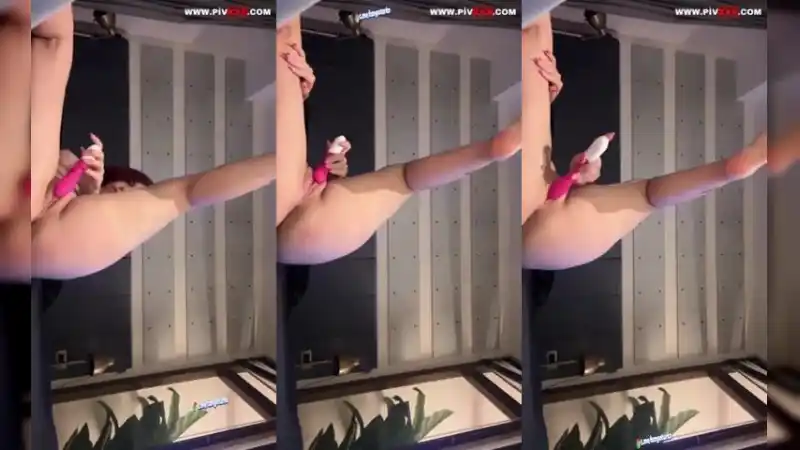 Solvia tangoda pembe dildoyla amını titretiyor - türbanlı sex (Türkçe Altyazılı)
