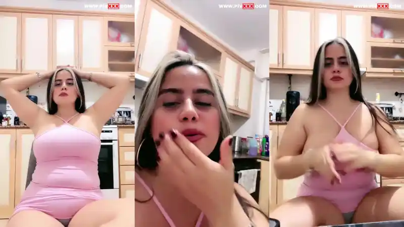 türbanlı porn: Ayşe elbi canlıda memelerini sıkıp amını açıyor 
