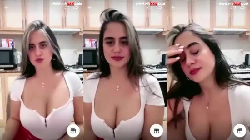 Ayşe elbi canlıda memelerini açıp saçını düzeltiyor - türk porno türbanlı (Türkçe Altyazılı)