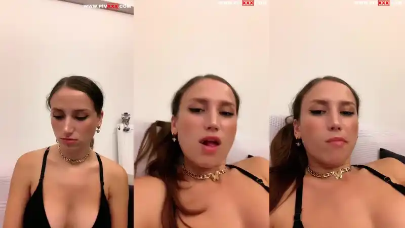 türbanlı sex twitter: Eylül deniz tango webcamde memelerini açıp okşuyor 
