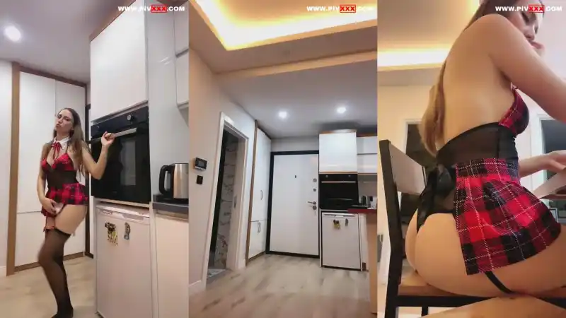 türbanlı twitter: Eylül deniz tango seksi okul kızı kostümüyle götünü açıp dans ediyor 