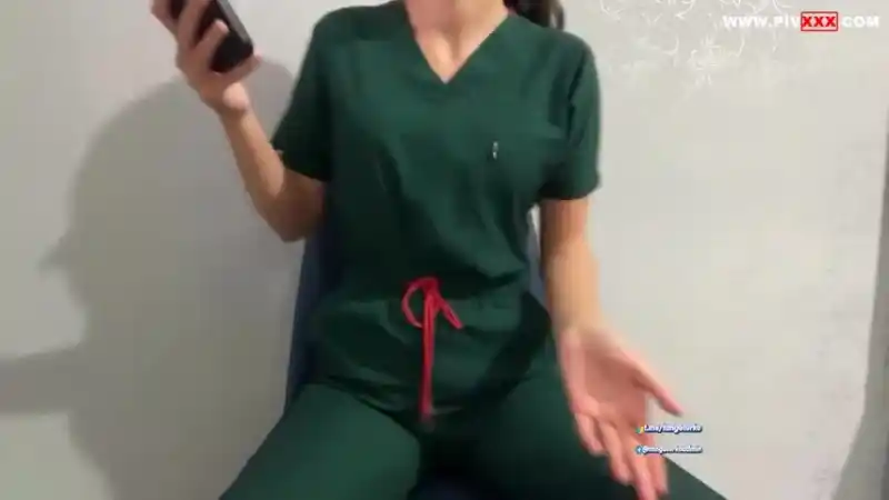 türbanlı nude: Asya vizyon scrubs çıkarıp dildoyla amını titretiyor 