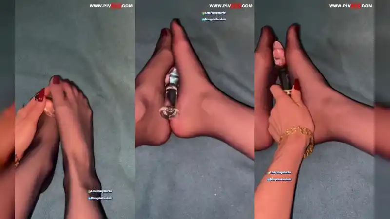 Beste burul tangoda naylon ayaklarıyla dildoyu amına sokuyor - HD türbanlı pornoları